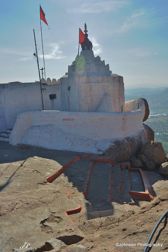 The Anjaneya Temple at the edge of the cliff