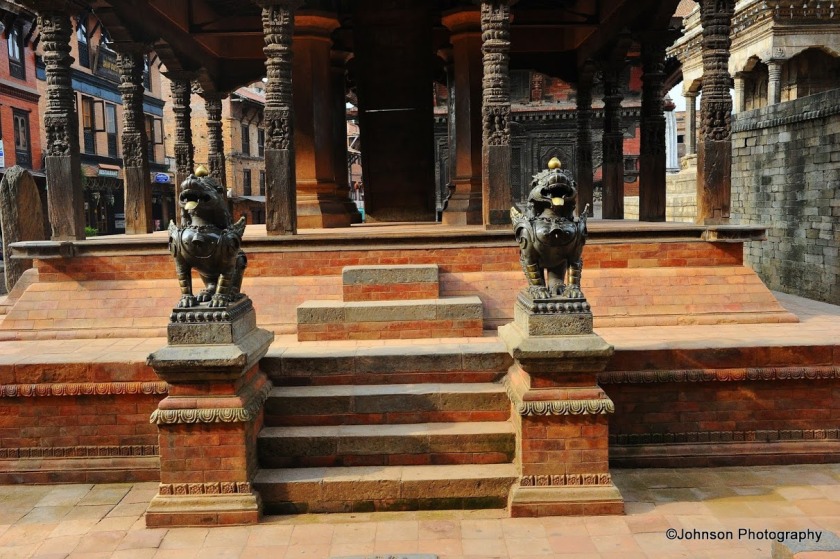 Bhaktapur Durbar Square - Chayslin Dega with the bronze lions in front of it